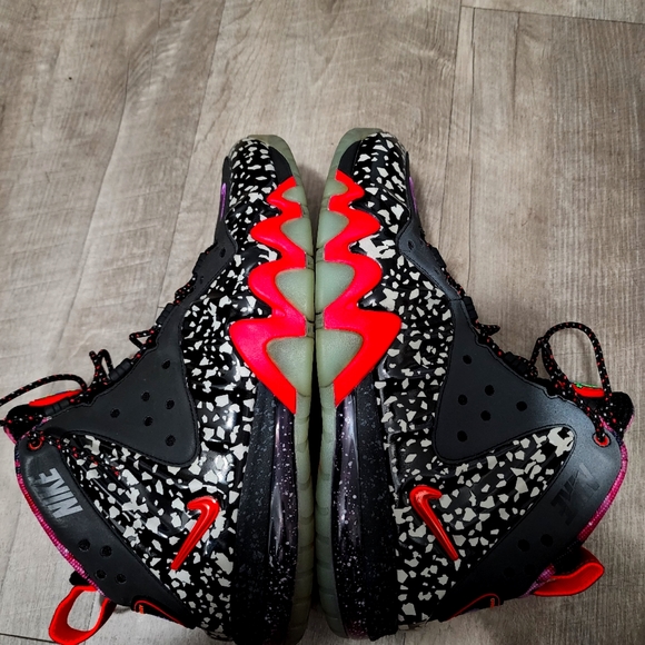Nike Barkley Posite Max Suns